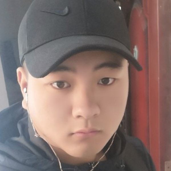 饥渴的小男孩的照片