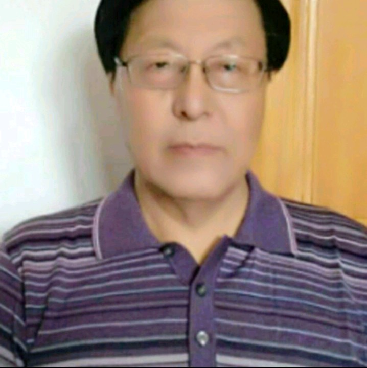 傲娇回首硬币的照片