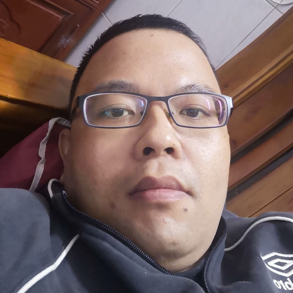 舒适蹙眉小鸭子的照片