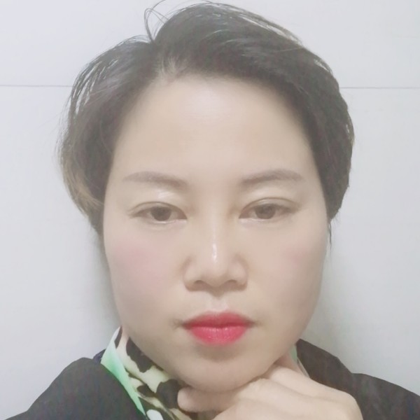 碧影挽手甜美的照片