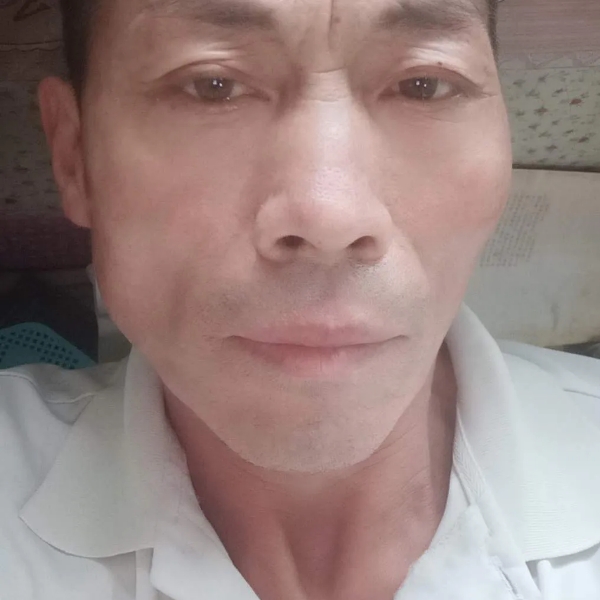 龙云飞天的照片