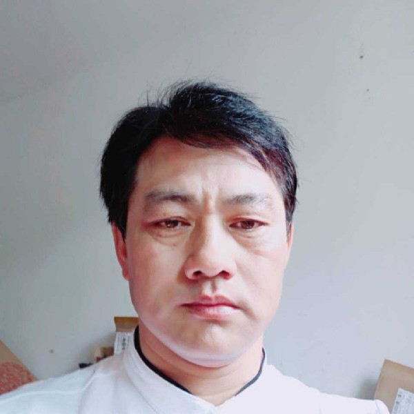 帅气回眸秀发的照片