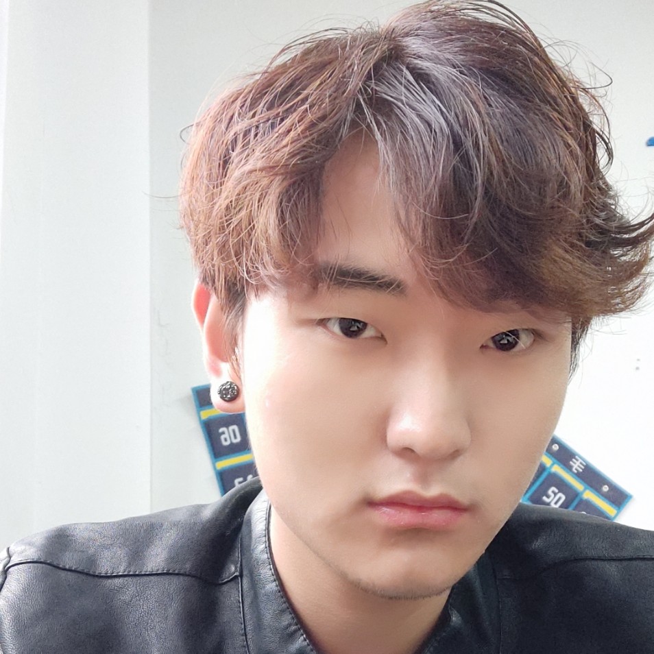 街拍男模的照片