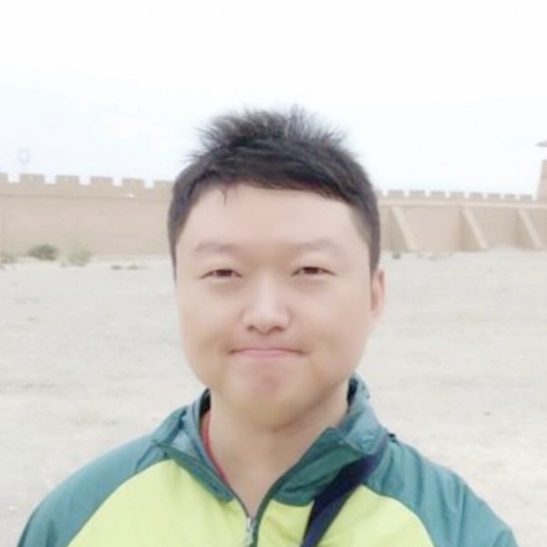 挣扎的肚子的照片