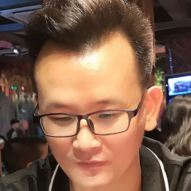 神勇爱电脑的照片