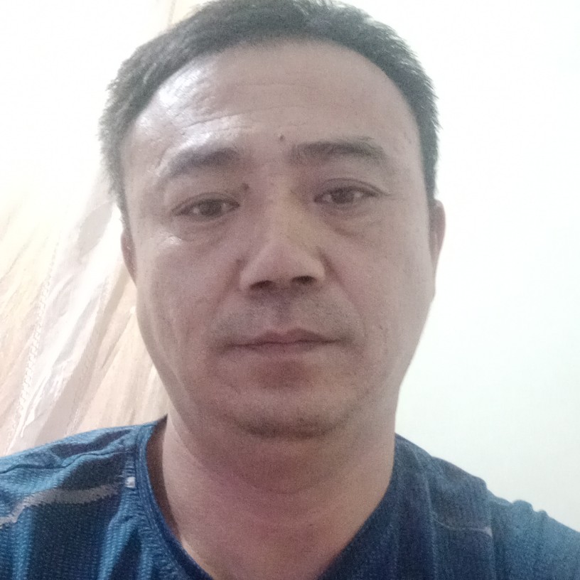 甜蜜回眸期待的照片