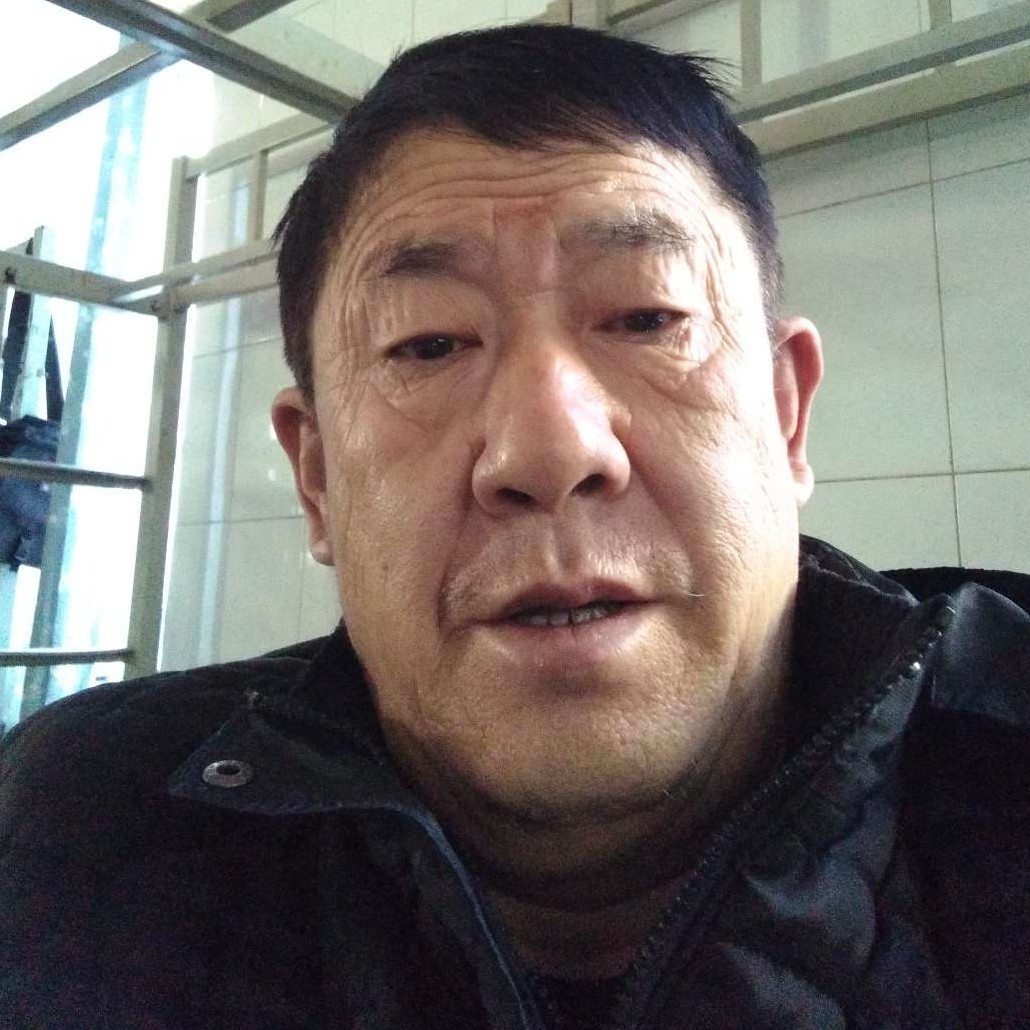 女王苦恋风中的照片