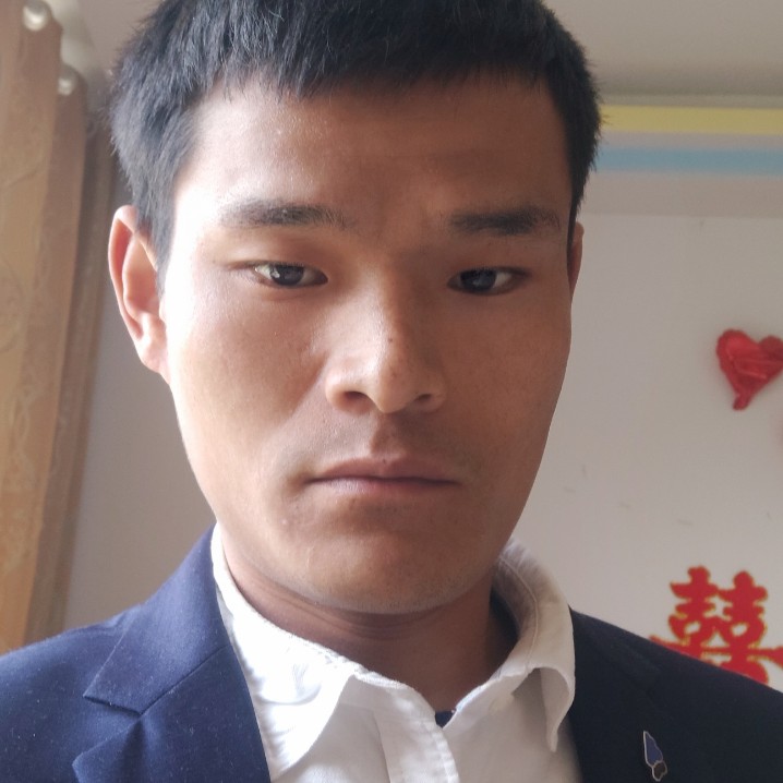 故意浅吻小土豆的照片