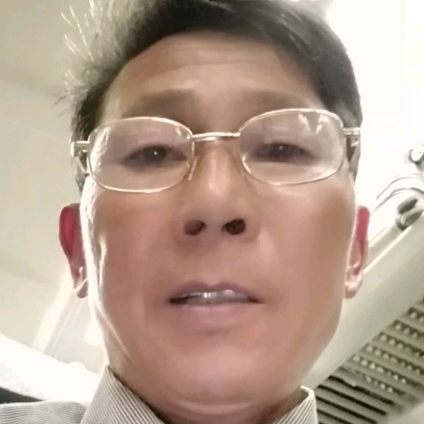 呆萌回眸冷眸的照片