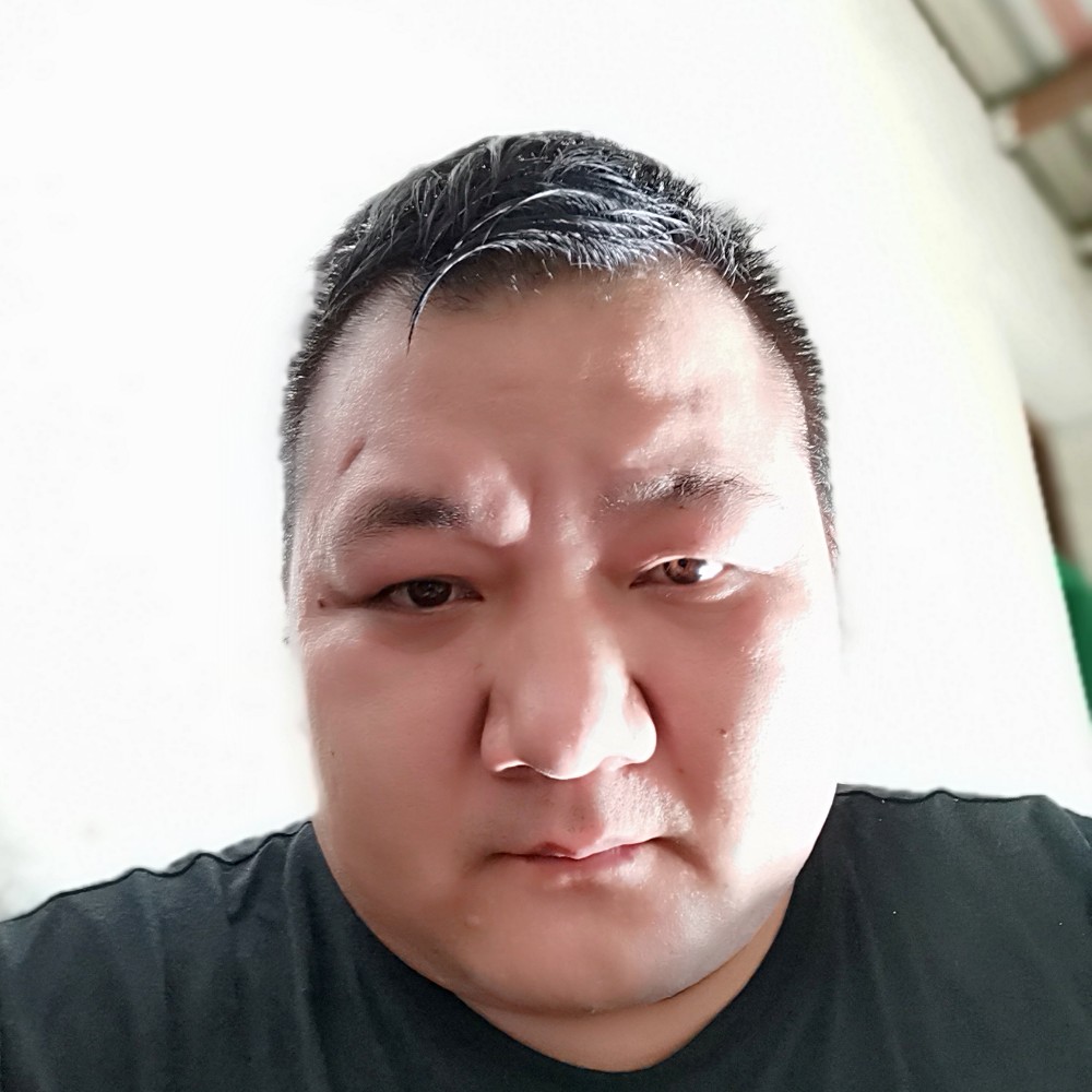 开拖拉机超卡宴的照片