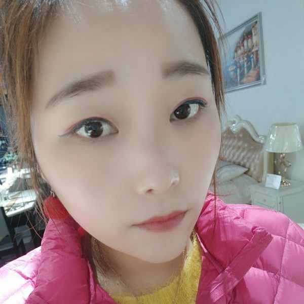 忧伤耳机的照片