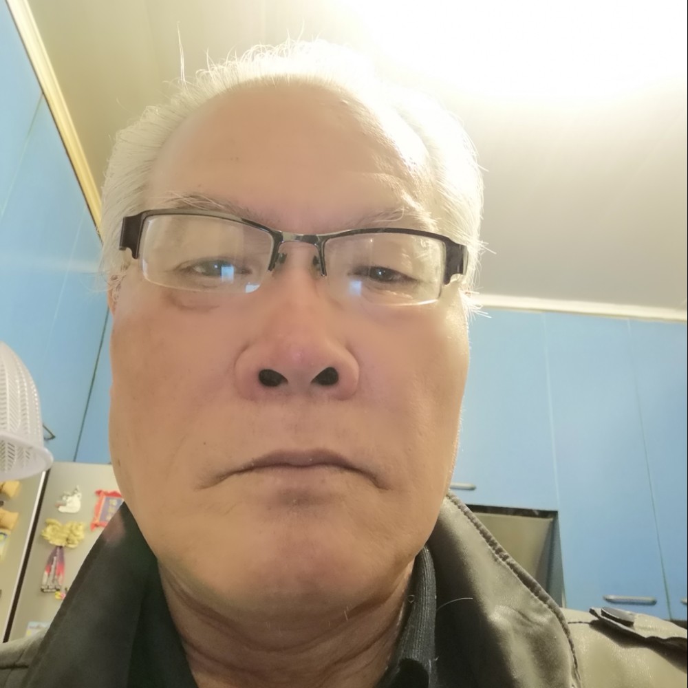 暧昧蹙眉银耳汤的照片