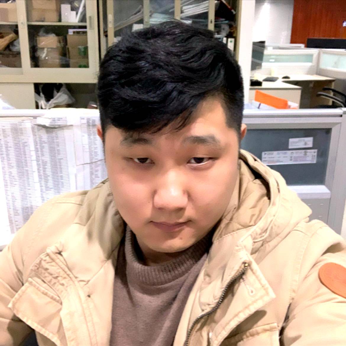 手机等于年轻得哟的照片
