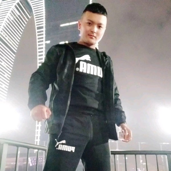 爱笑的男孩l的照片