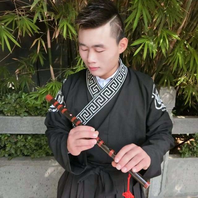 老实有睫毛的照片