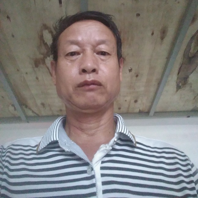 激情凝眸暖光的照片