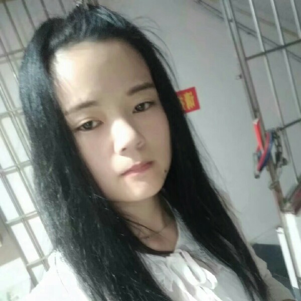 倔强的女孩的照片