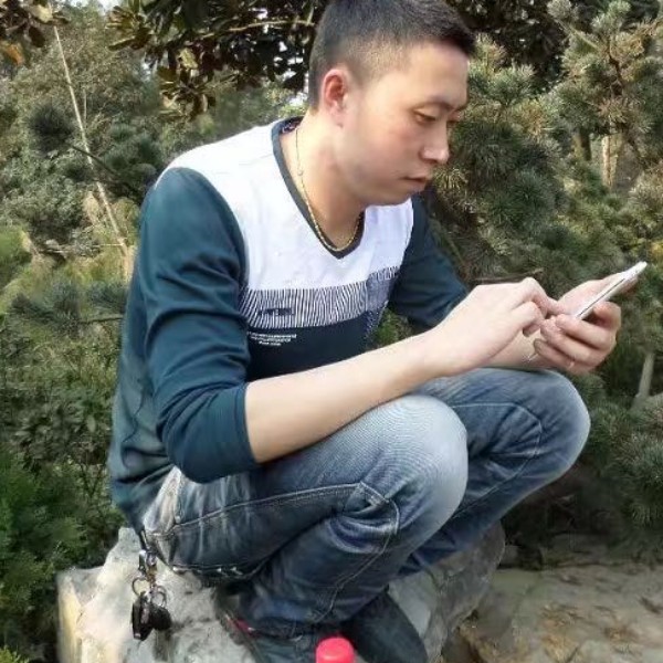 萝莉还爱听歌的照片