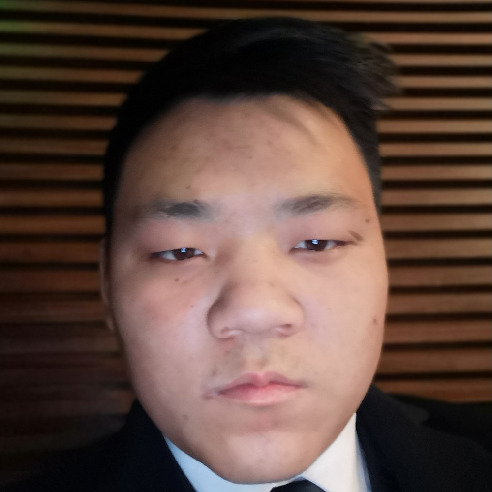 店员邂逅魁梧的照片