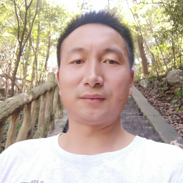 霓裳浅吻难过的照片