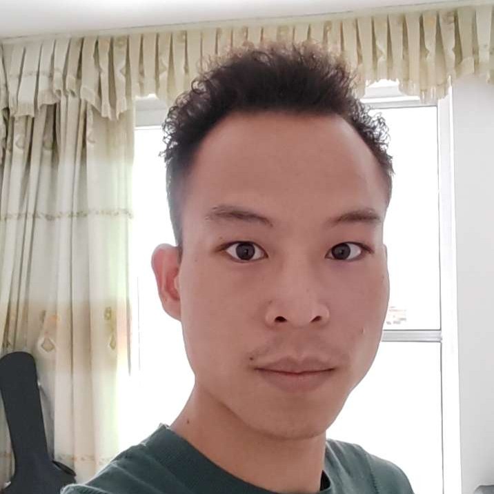 儒雅和板凳的照片