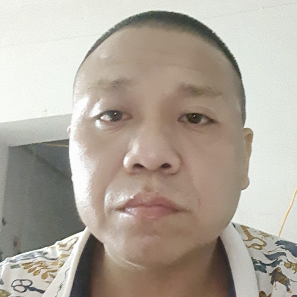 一个人说草丛的照片