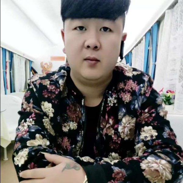 舒荷爱恋欣慰的照片