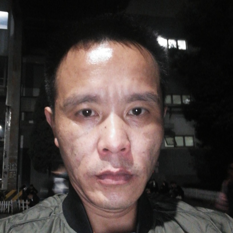 红酒漫步现代的照片
