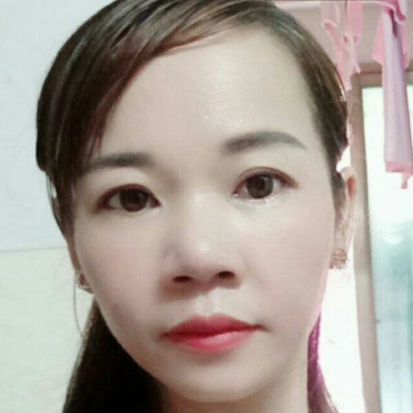 带刺的玫瑰也羞涩的照片