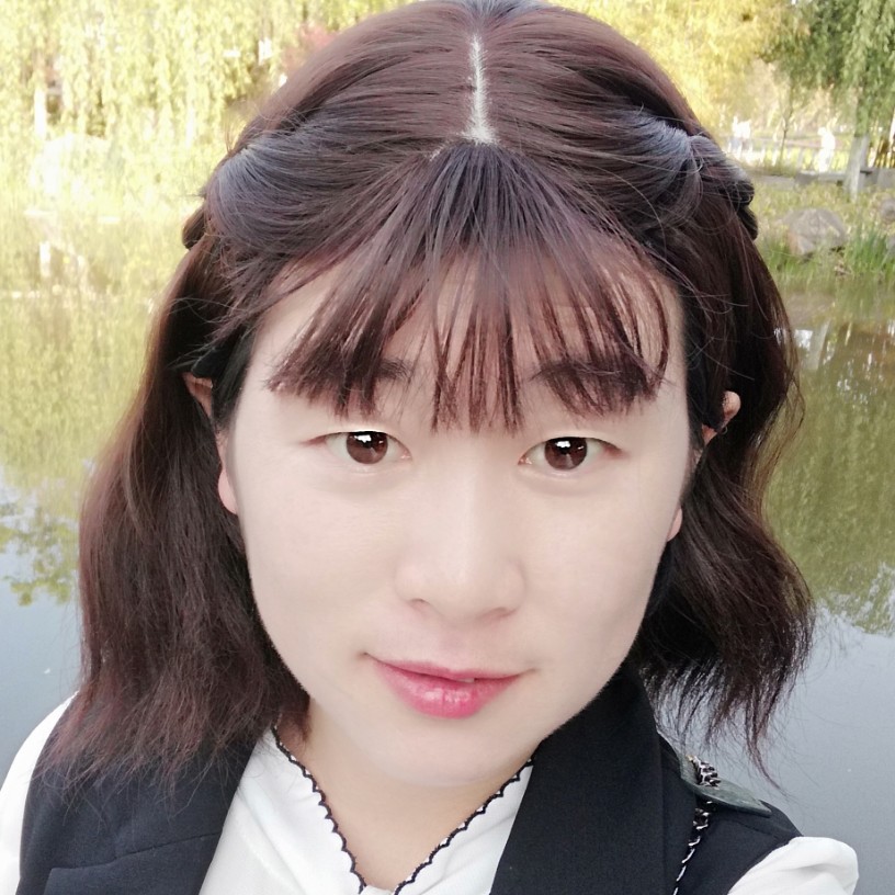 秋千上的蝴蝶的照片