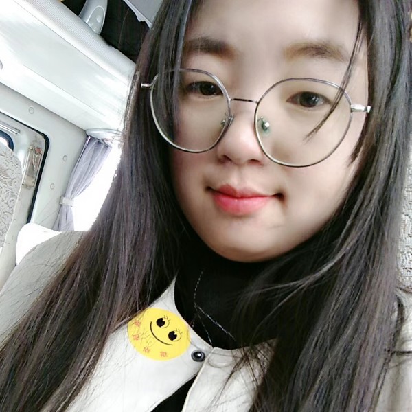 清爽蹙眉思恋的照片