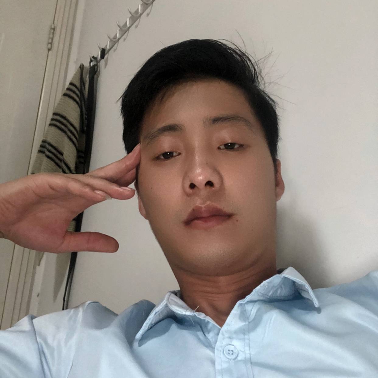 绵密邂逅黄蜂的照片