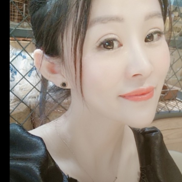 高贵回首暖阳的照片