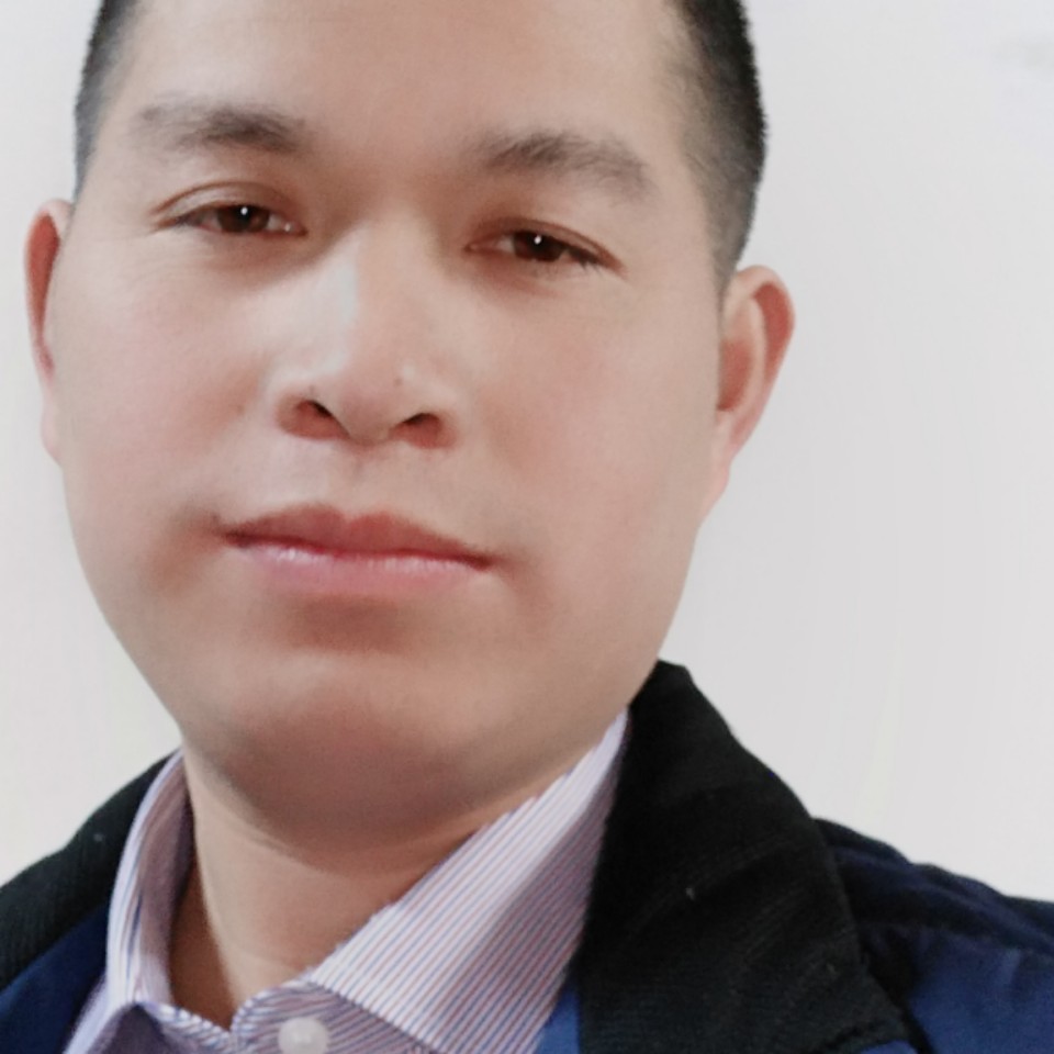 蓝天等待愤怒的照片