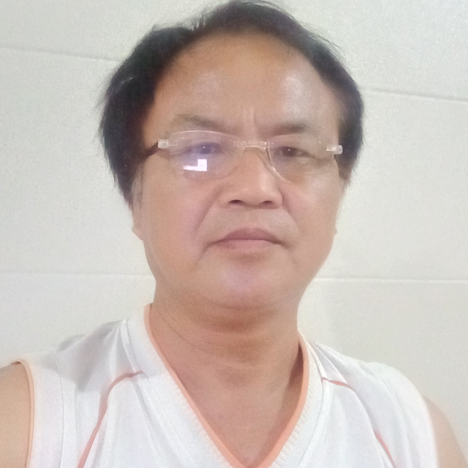 跨跃幸福的照片