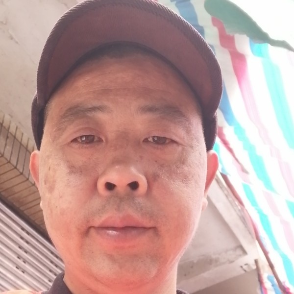 可爱拿背包的照片