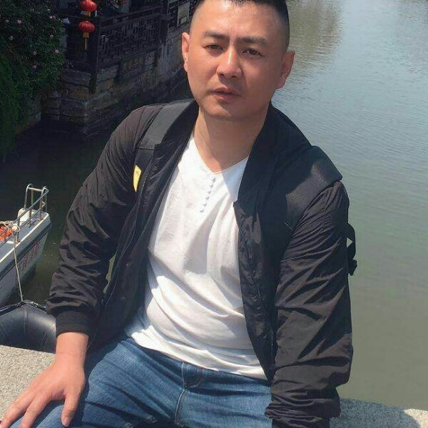 屈红伟的照片