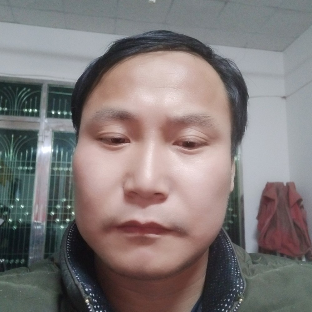 兮颜回首单纯的照片