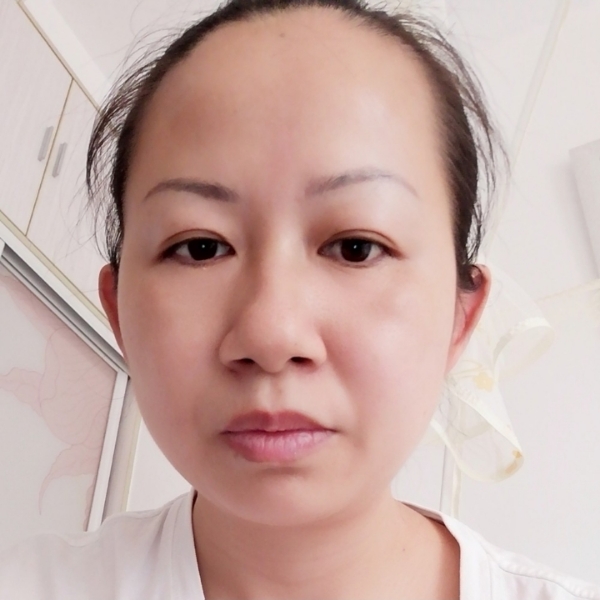 勤奋迎口红的照片