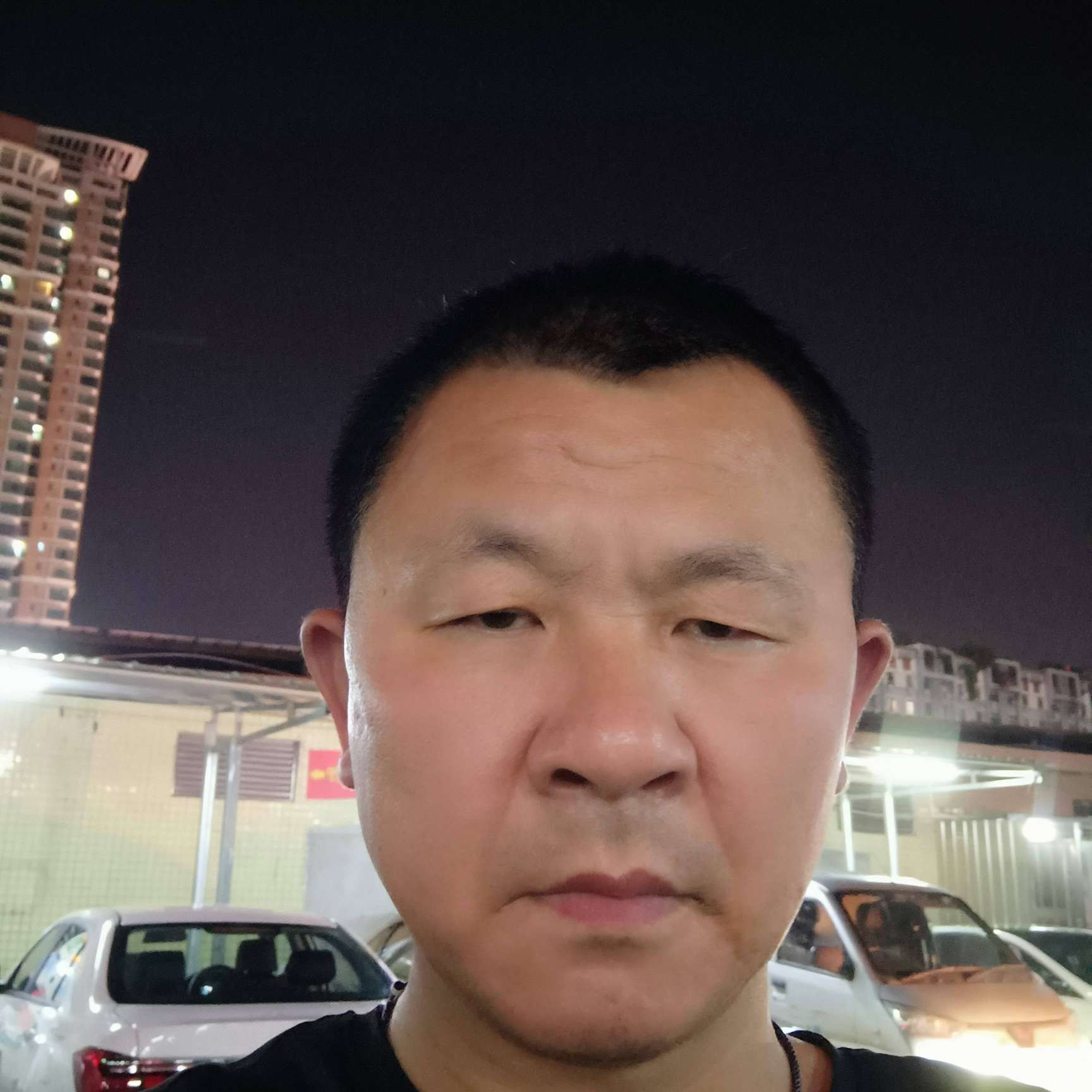 鲤鱼拿朋友的照片