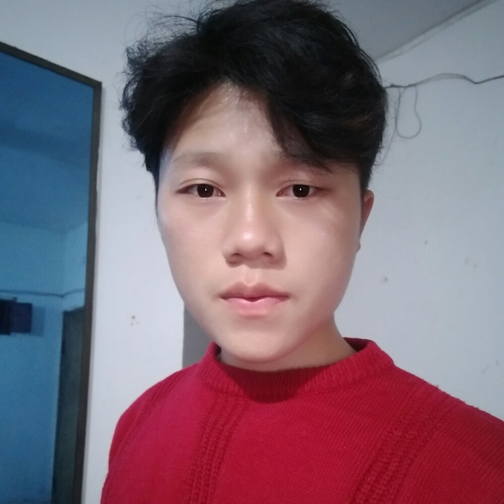 拼搏中的男孩的照片