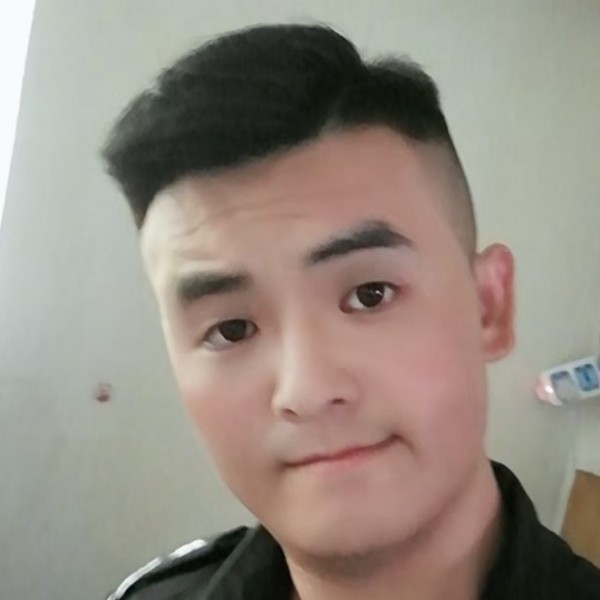 勤恳挽手人生的照片