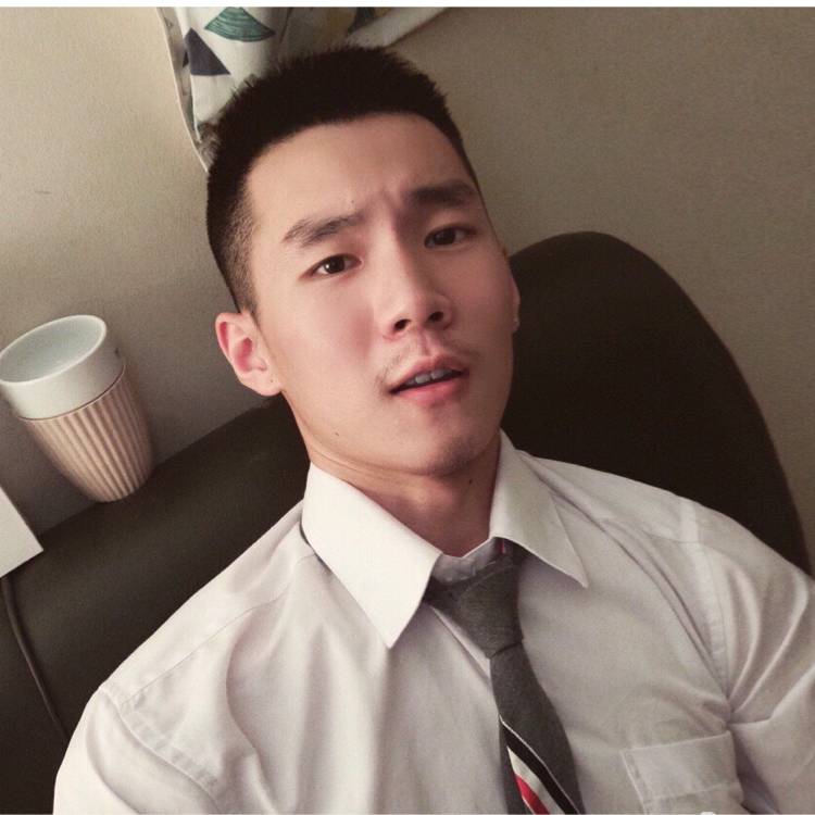 小男人，刘的照片