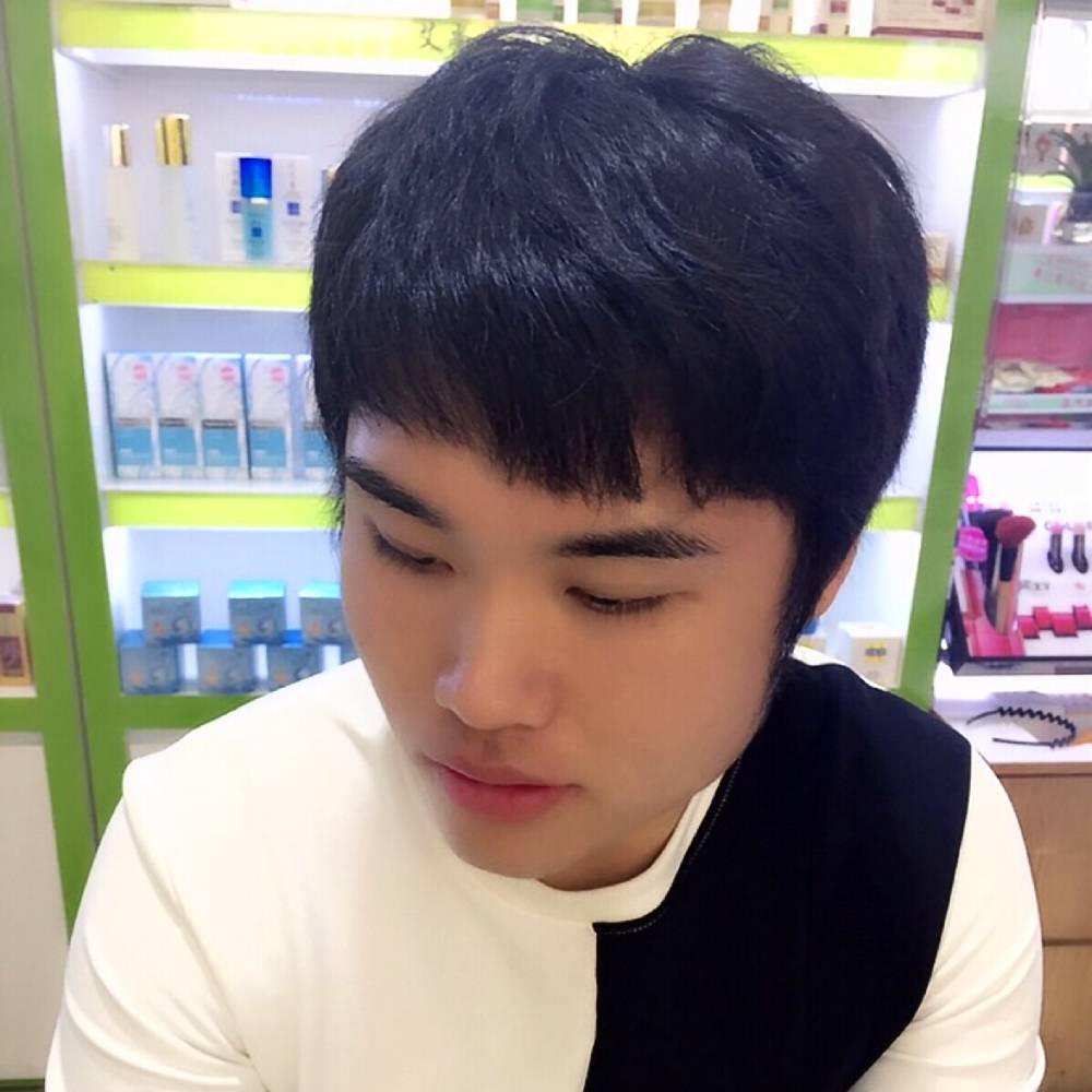 可爱浅吻宝贝的照片