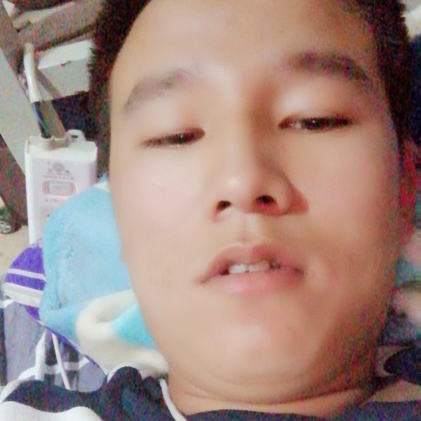 月亮彩色的照片