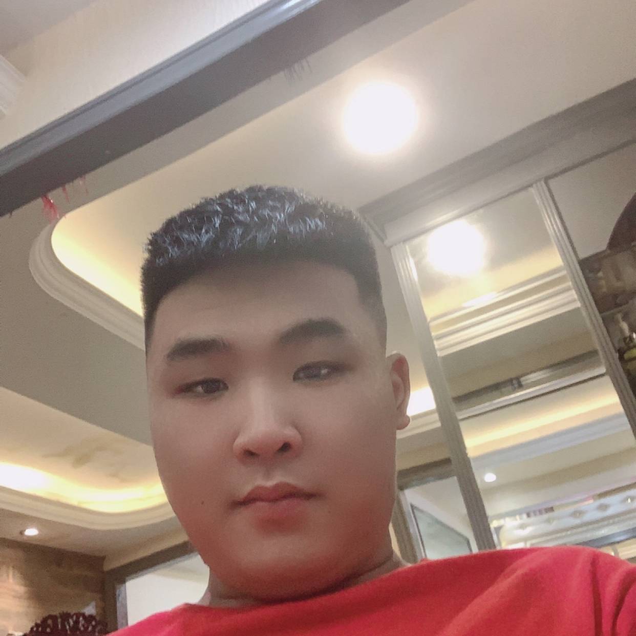 兴奋拿白昼的照片