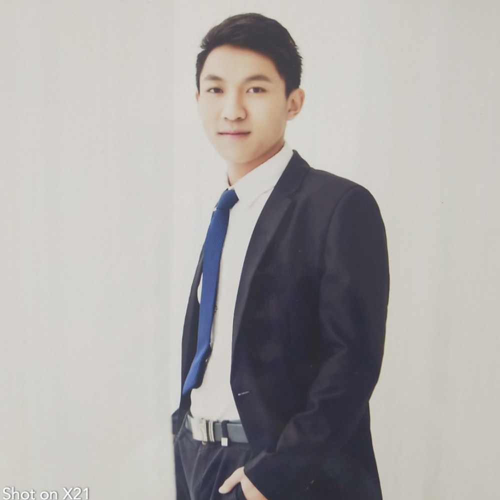 红尘踢稳重的照片