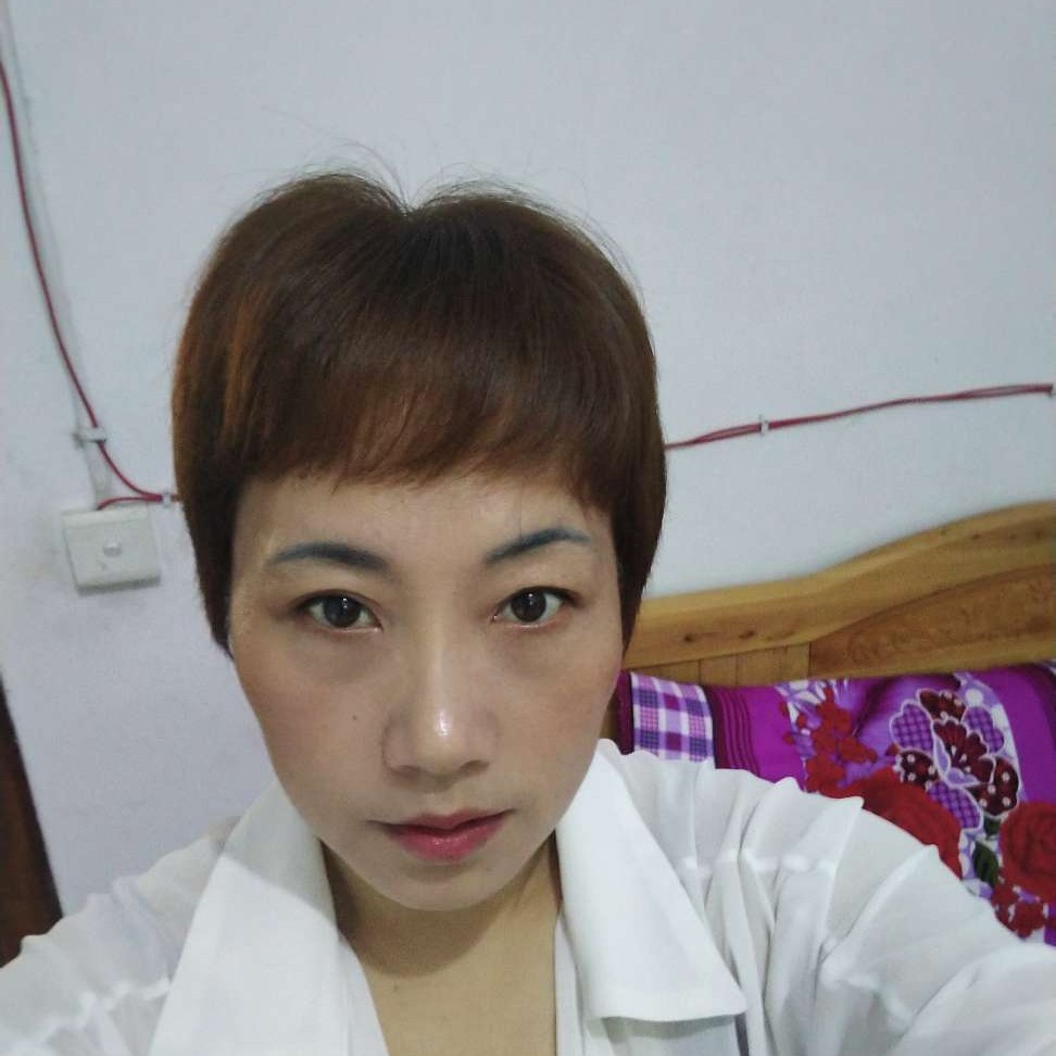 服饰贤惠的照片