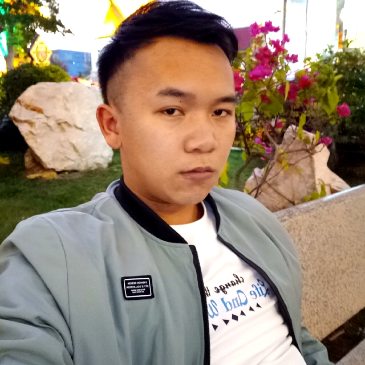 冬日闻阳光的照片