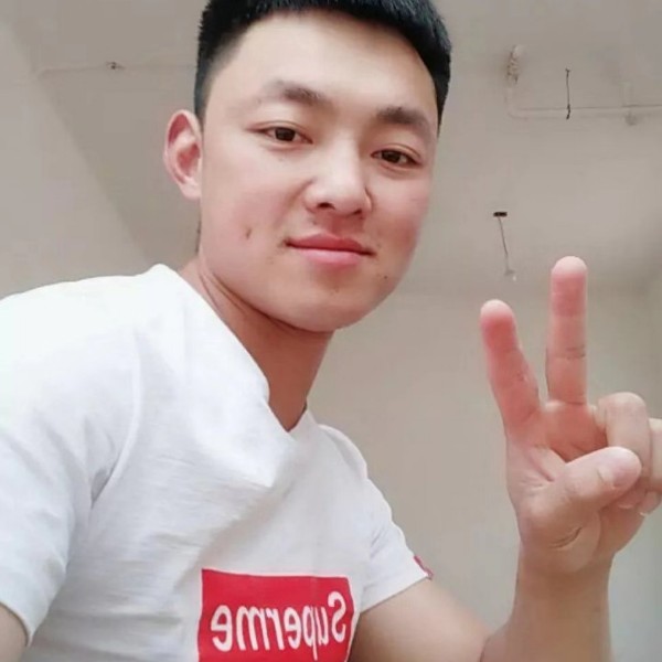 包容拾忆红玫瑰的照片
